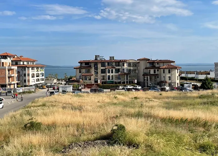 в сарафово 公寓 *